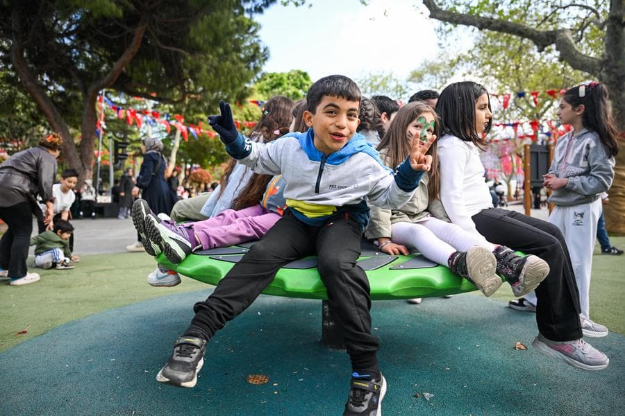 เหล่าเด็กเล่นสนุก-ร่วมกิจกรรมจัดเต็มใน 'วันอธิปไตยแห่งชาติและวันเด็ก' ของตุรกี