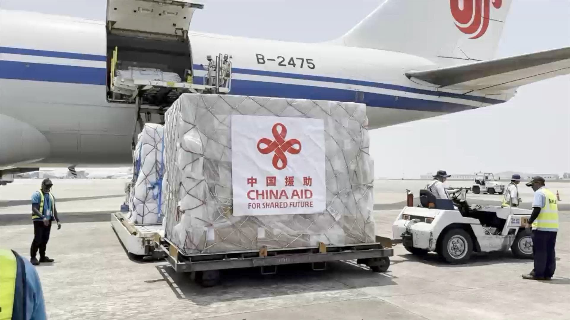 GLOBALink : จีนส่ง 'สิ่งของบรรเทาทุกข์แผ่นดินไหว' ชุดแรกถึงเมียนมาแล้ว