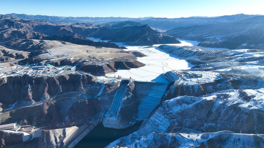 สถานีไฟฟ้าพลังน้ำบนที่ราบสูงในชิงไห่ ผลิตไฟฟ้า 3.5 พันล้านกิโลวัตต์ใน 1 ปี
