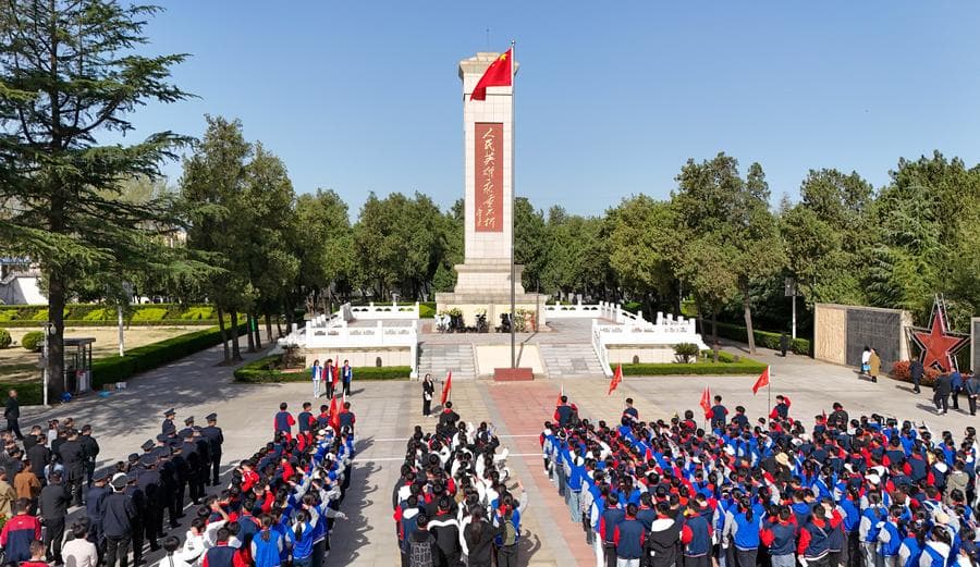 จีนจัดรำลึกถึงผู้ล่วงลับ รับเทศกาลเชงเม้ง