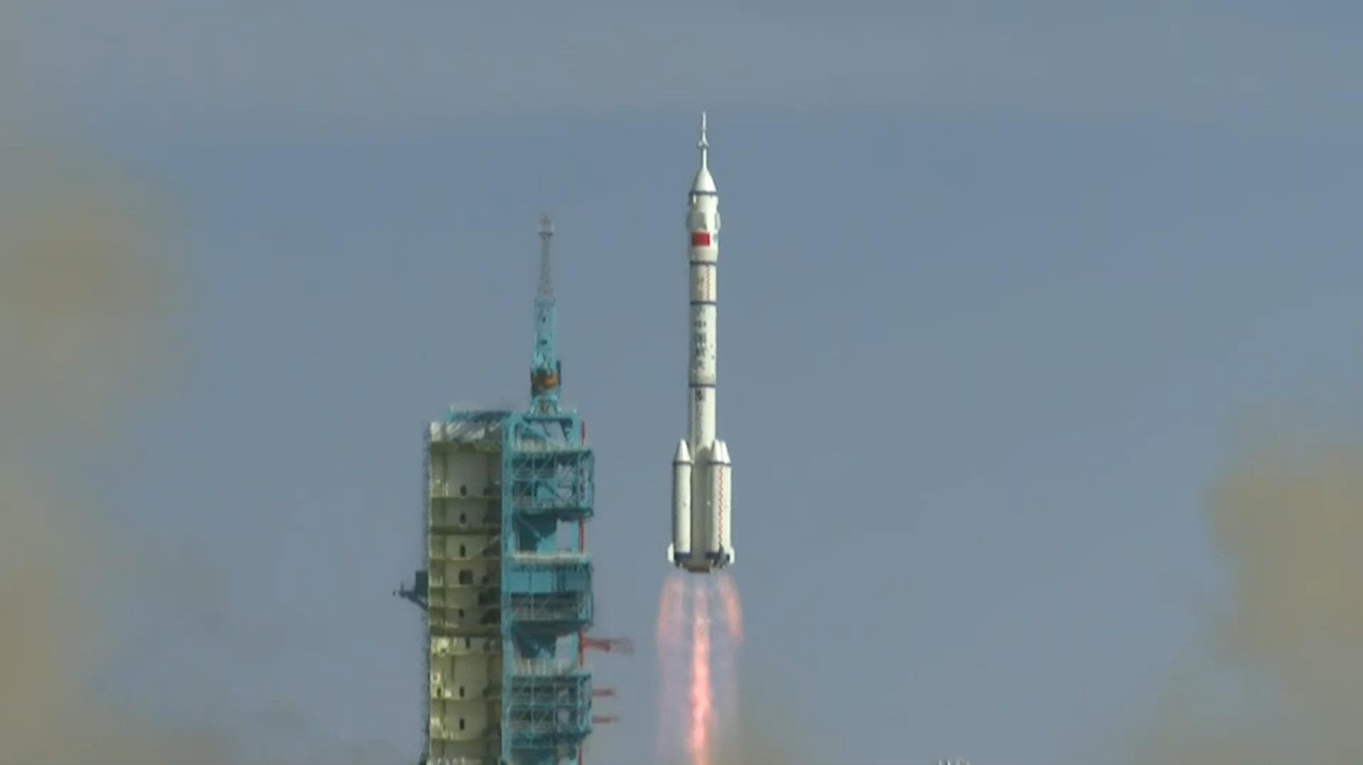 จีนปล่อย 'ยานเสินโจว-20' ทะยานสู่ห้วงอวกาศ