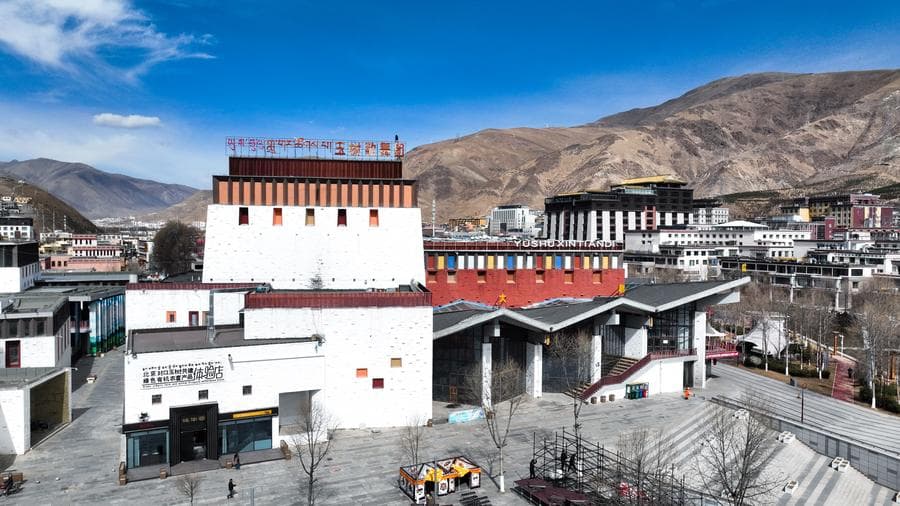 ติดปีกบินชมทัศนียภาพ 'เมืองอวี้ซู่' ในชิงไห่