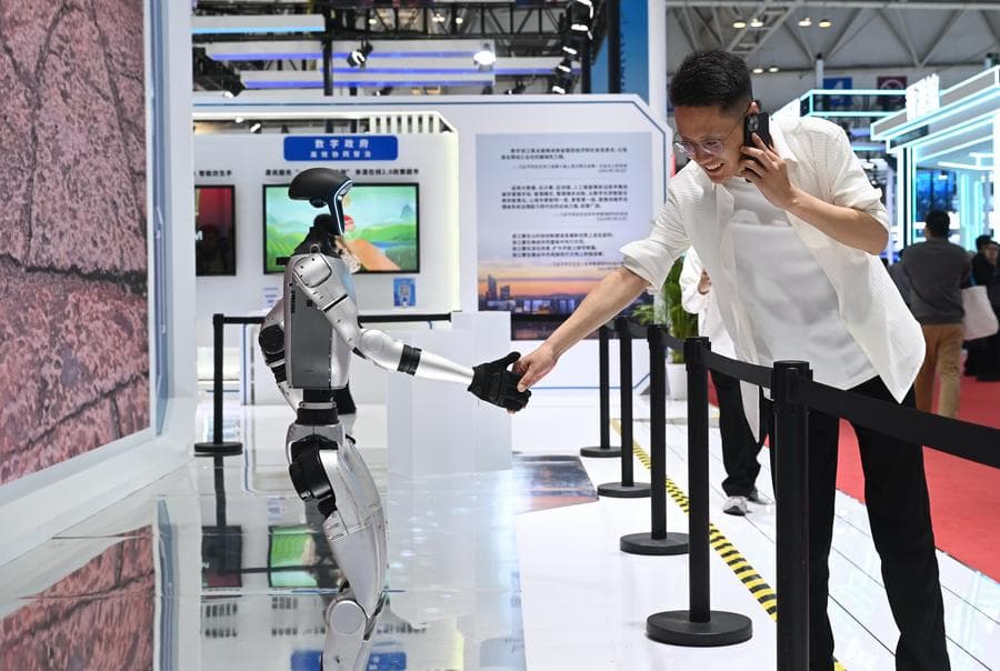 สารพัดหุ่นยนต์-เทคโนโลยีล้ำสมัย โชว์งานดิจิทัล ไชน่า ซัมมิต ครั้งที่ 8