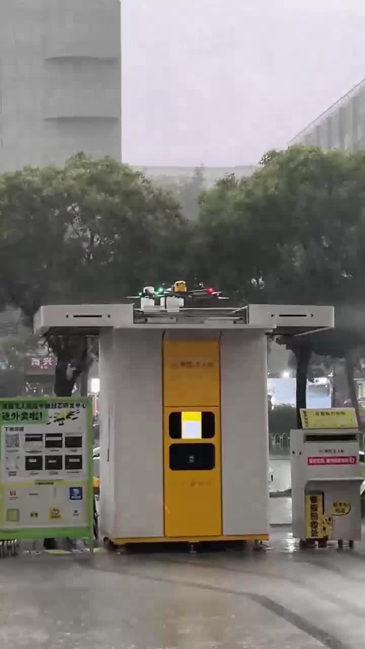 โดรน' ฝีมือจีน ฝ่าฝนลมพายุ ทำภารกิจส่งอาหารสำเร็จ