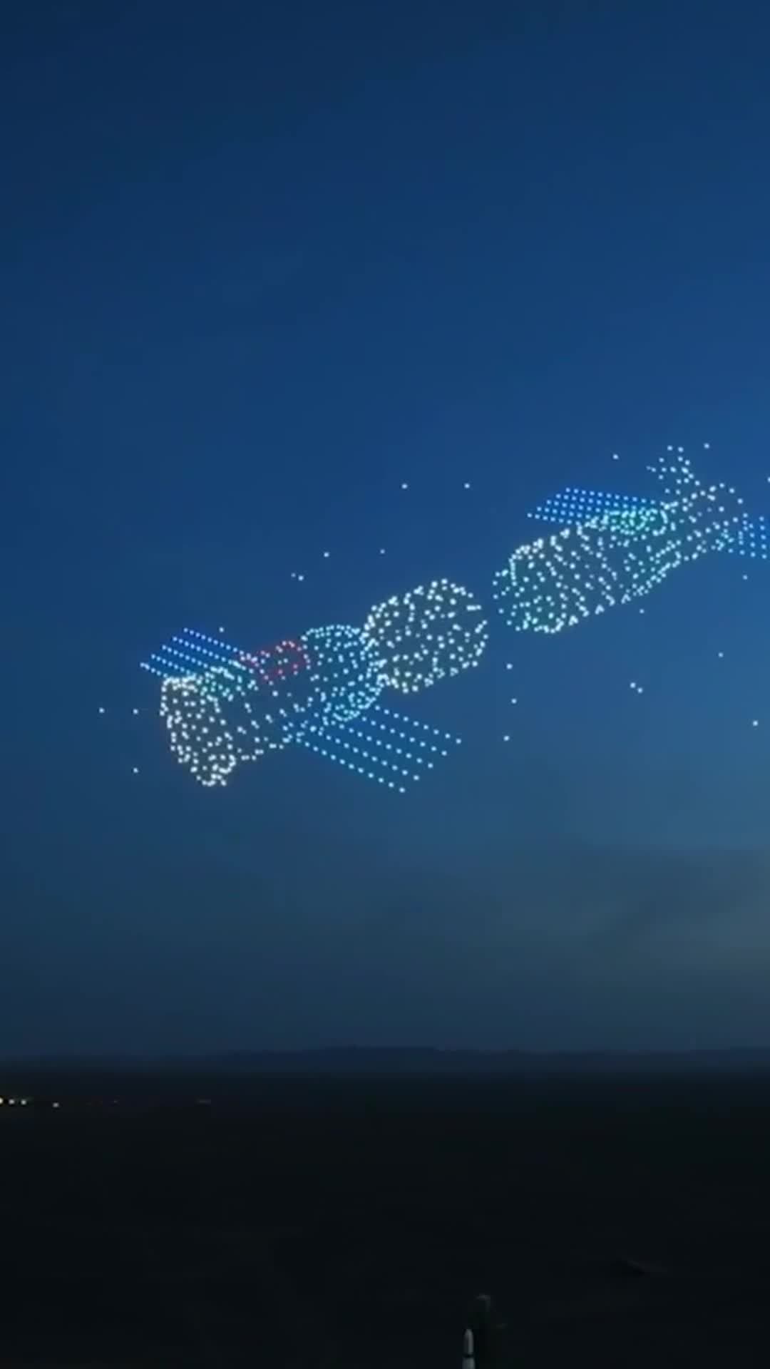 โดรนพันลำโชว์เรื่องราว 'อวกาศจีน' กลางผืนฟ้าราตรี