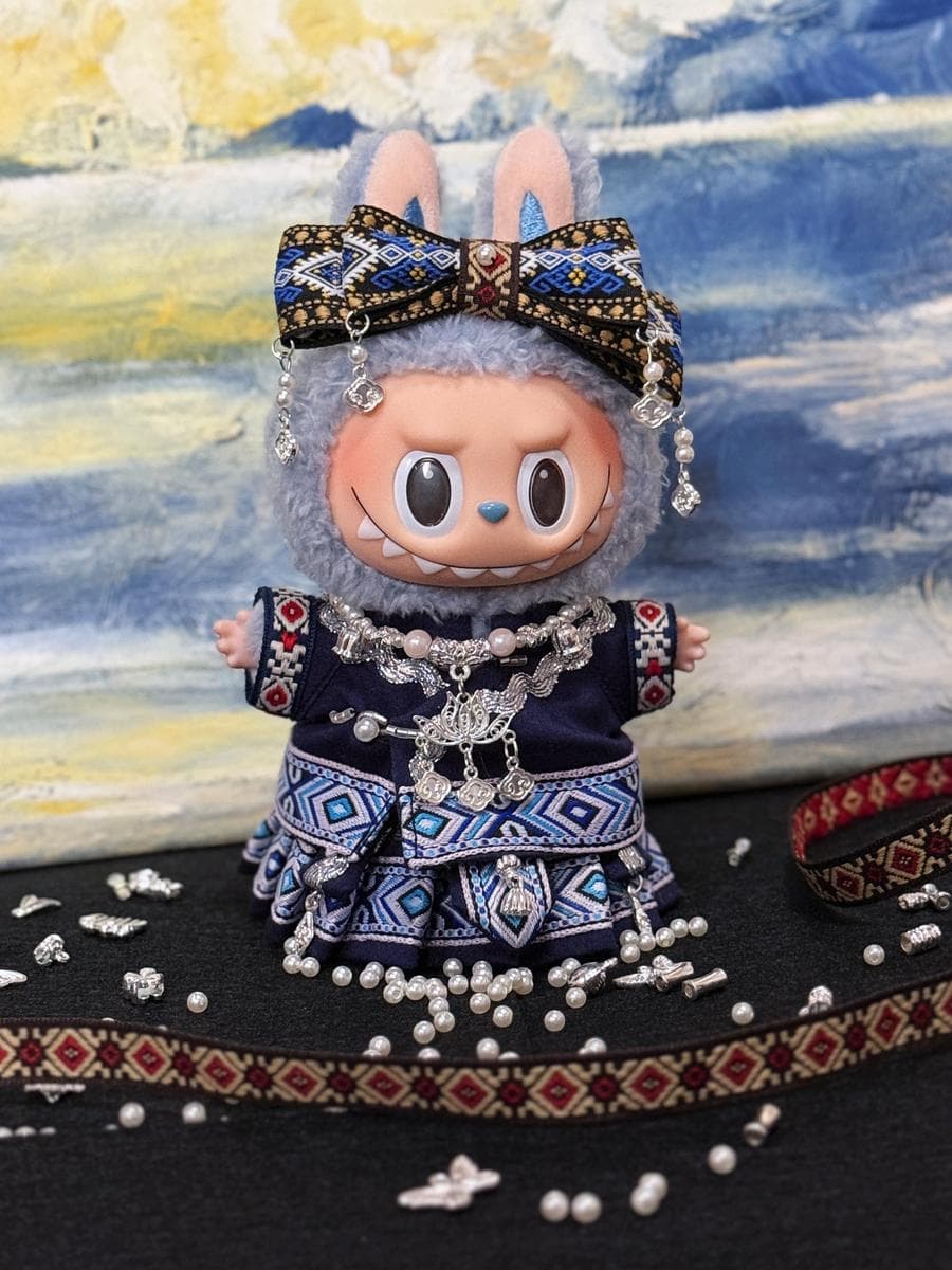 ลาบูบู้สวมชุดพื้นเมือง 'ผ้าทอจ้วง' เผยแพร่วัฒนธรรมชาติพันธุ์ในกว่างซี