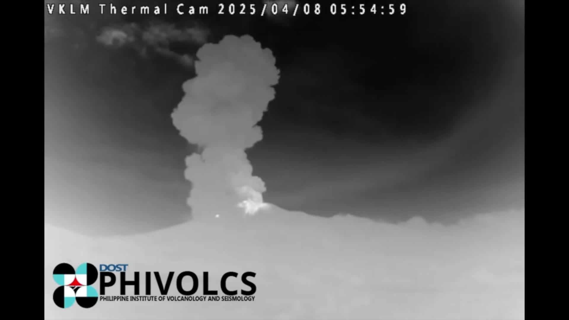 ภูเขาไฟ 'คันลาออน' ในฟิลิปปินส์ ปะทุพ่นเถ้าถ่านรุนแรง