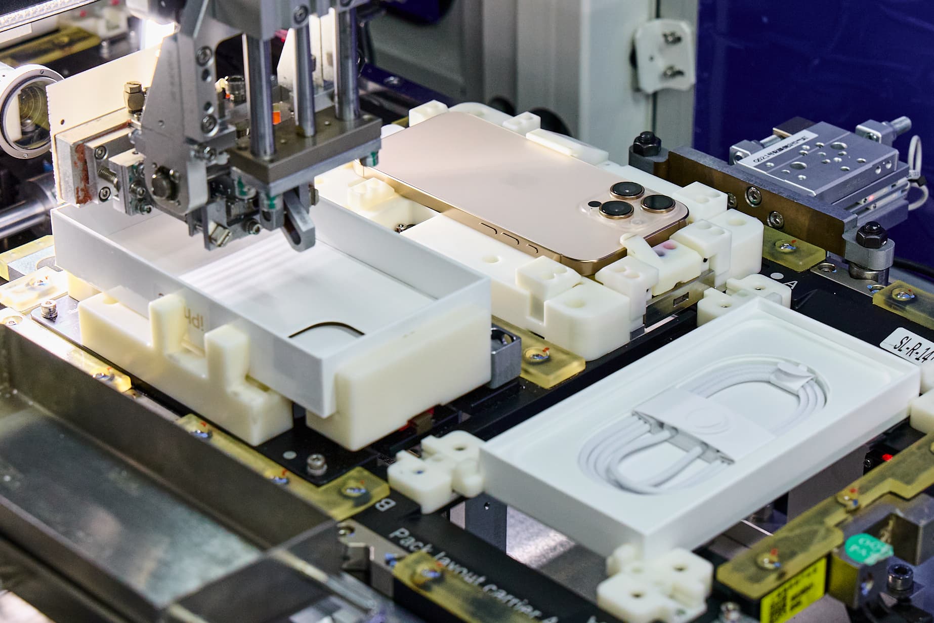 สหรัฐฯ ยกเว้นสมาร์ตโฟน คอมพิวเตอร์ ไม่โดนรีด 'ภาษีศุลกากรตอบโต้