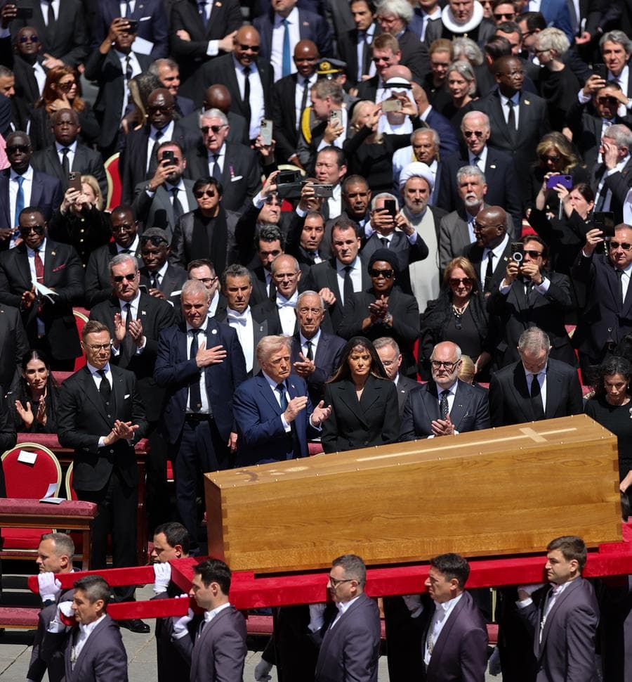 พิธีปลงพระศพ 'โป๊ปฟรานซิส' ผู้นำ-ประชาชนร่วมไว้อาลัย