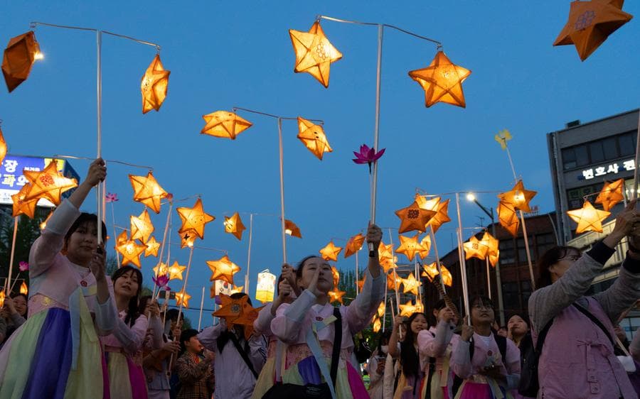 ขบวนแห่ 'โคมไฟ' เตะตาในกรุงโซล