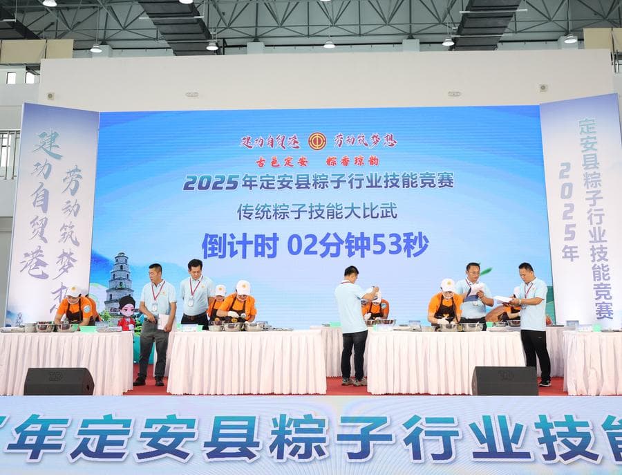 งานประชันฝีมือ 'ห่อบ๊ะจ่าง' สืบสานทักษะดั้งเดิมในไหหลำ