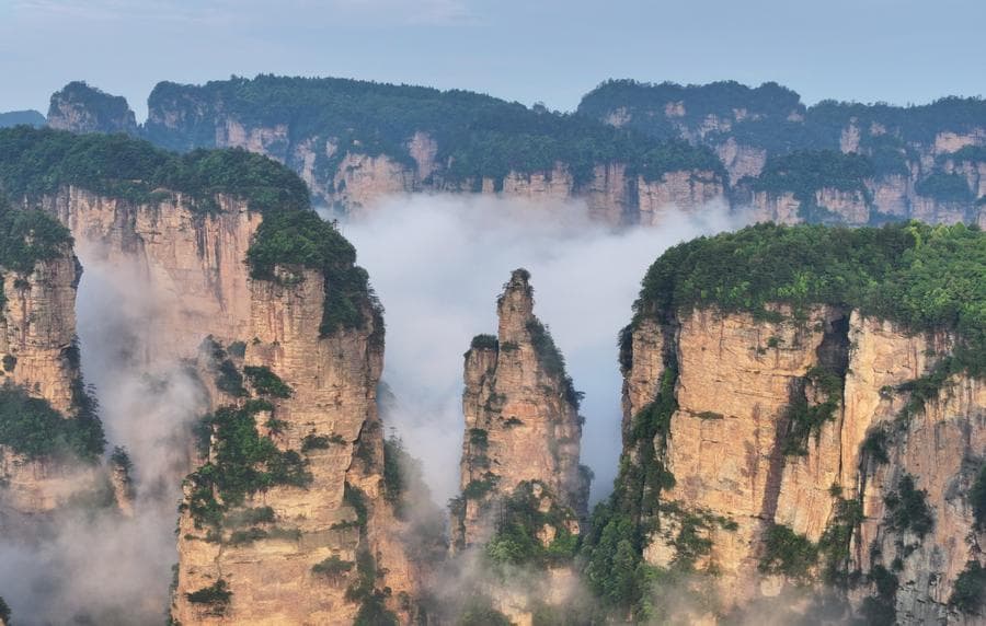 เหินเวหาชมวิว 'จางเจียเจี้ย' แลนด์มาร์กดังห่มทะเลเมฆ