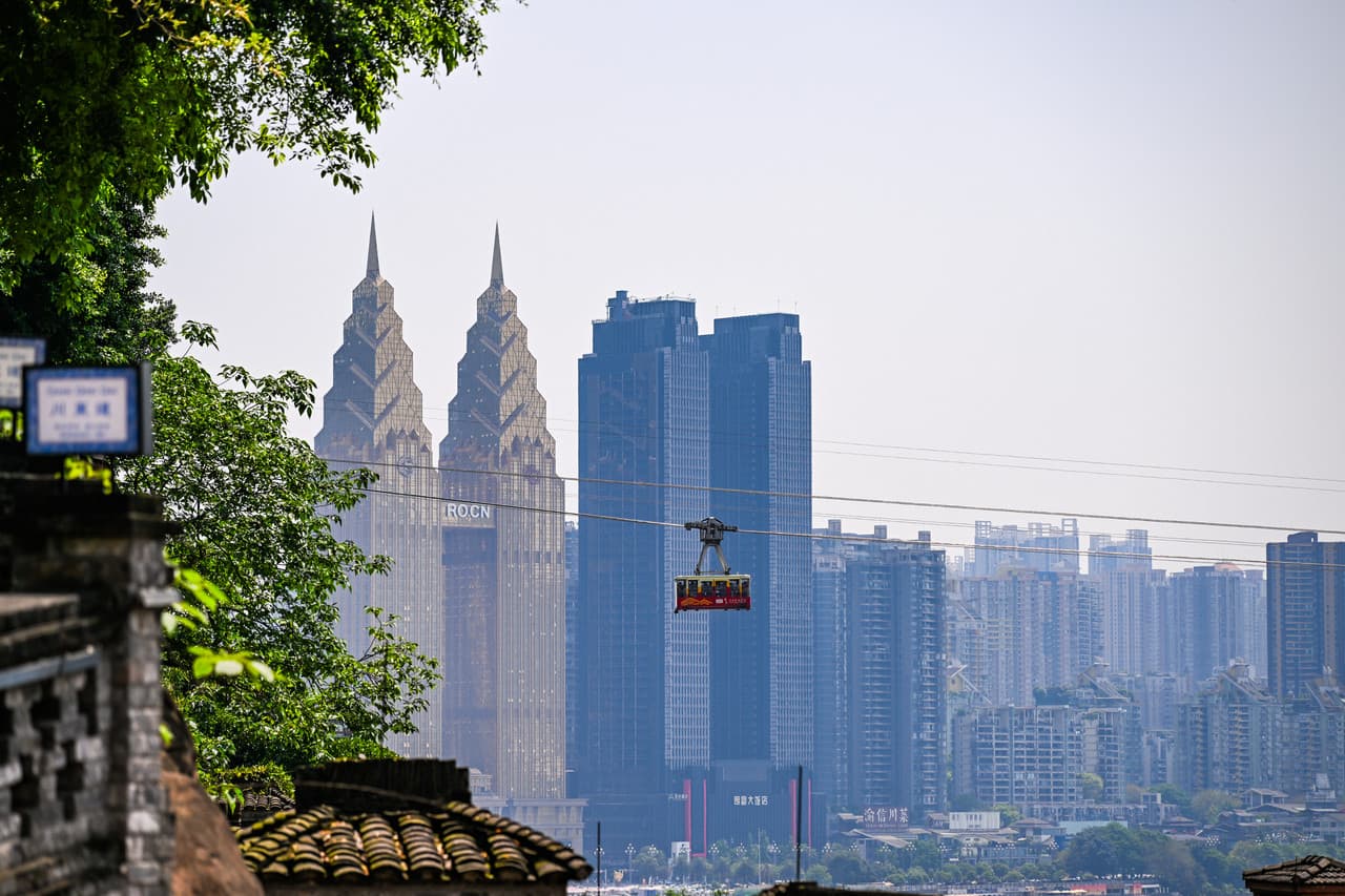 นทท.แห่สัมผัสเสน่ห์ 'เมืองภูเขา' ช่วงวันหยุดยาวในจีน