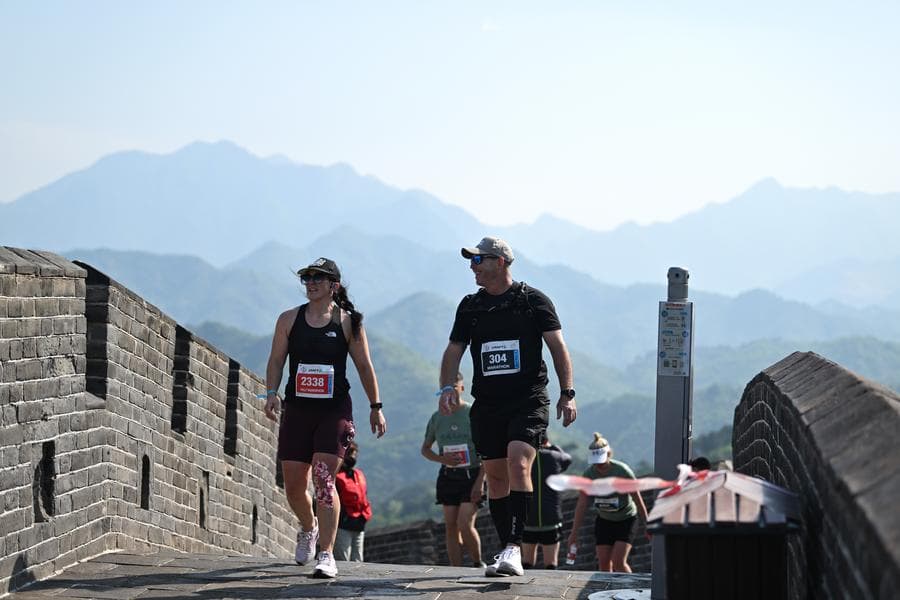 เทียนจินจัดวิ่งมาราธอนบน 'กำแพงเมืองจีน' ท้าขีดจำกัดร่างกาย-สัมผัสความยิ่งใหญ่กำแพงเมืองโบราณ