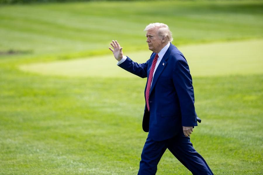 ทรัมป์ขู่เก็บภาษี 'สมาร์ตโฟน' ผลิตนอกสหรัฐฯ แอปเปิล-ซัมซุงจ่อโดนอ่วม