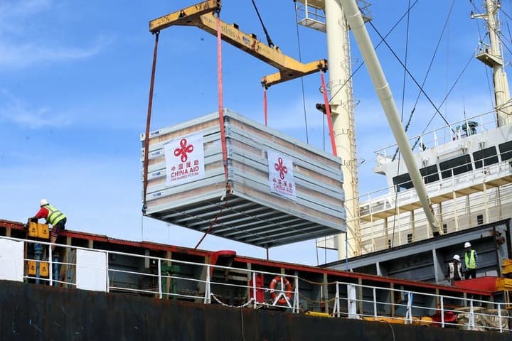 จีนส่ง 'บ้านสำเร็จรูป' ให้เมียนมา 340 หลัง