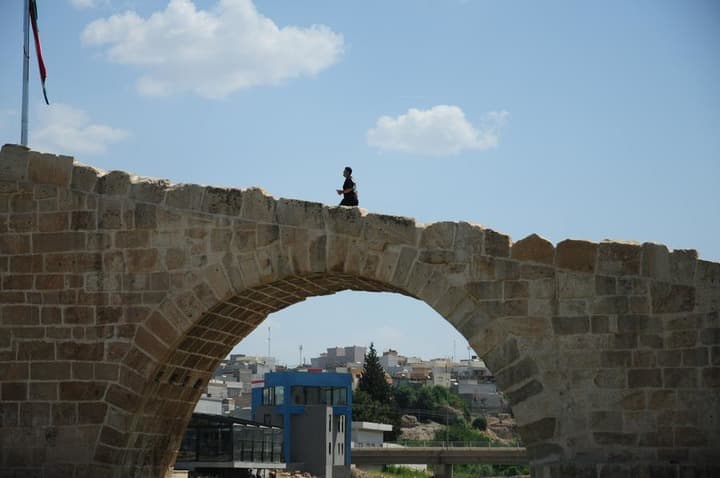 สะพานหินโบราณ 'ดาลัล' ยืนตระหง่านพันปีในอิรัก
