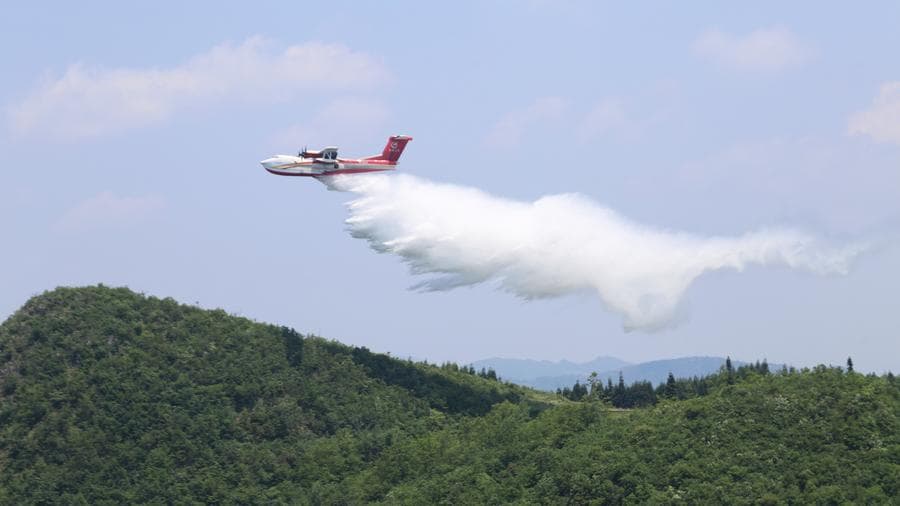 เครื่องบินสะเทินน้ำสะเทินบก ฝีมือจีน ทดสอบบินกลาง 'ลมขวาง' สำเร็จ