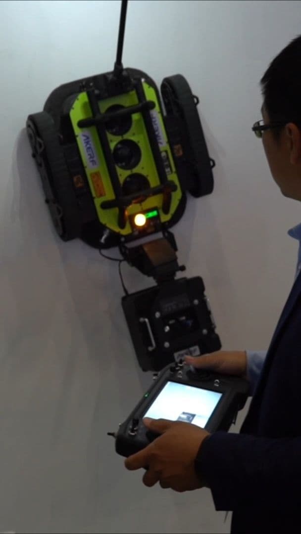 พบ 'แมงมุมยักษ์' หุ่นยนต์ปีนกำแพง เตะตาคนเที่ยวงานเทคโนฯ ในปักกิ่ง