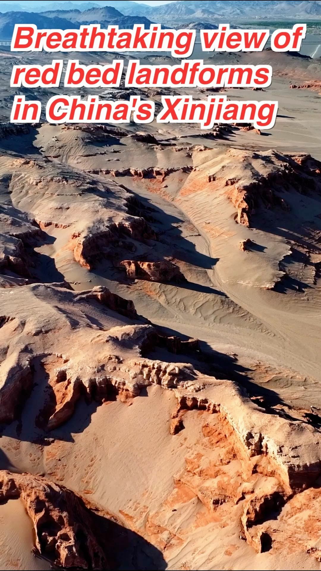สำรวจ 'ชั้นหินแดง' ภูมิประเทศสวยแปลกตาในซินเจียง
