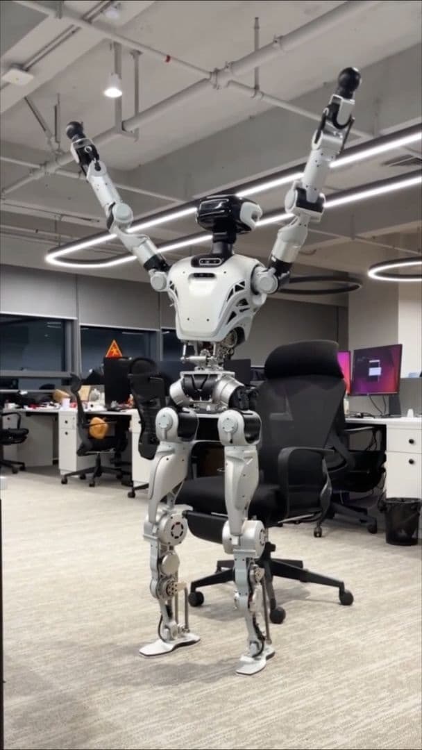 หุ่นยนต์ฮิวแมนนอยด์ ฝีมือจีน โชว์บิดขี้เกียจ ยืดเหยียดร่างเหล็ก