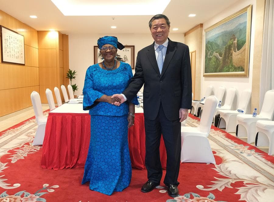 รองนายกฯ จีนพบปะผู้นำ WTO ในเจนีวา