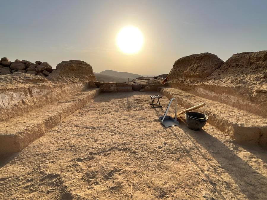 ซินเจียงพบแหล่งฝังศพขนาดใหญ่ หลุมศพกองหินกลม-เหลี่ยม 2 แบบ