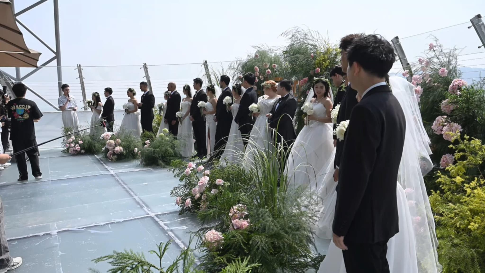 GLOBALink : 520 หว่ออ้ายหนี่! พิธีวิวาห์หมู่ 11 คู่บนโรงแรมหรูในฉงชิ่ง