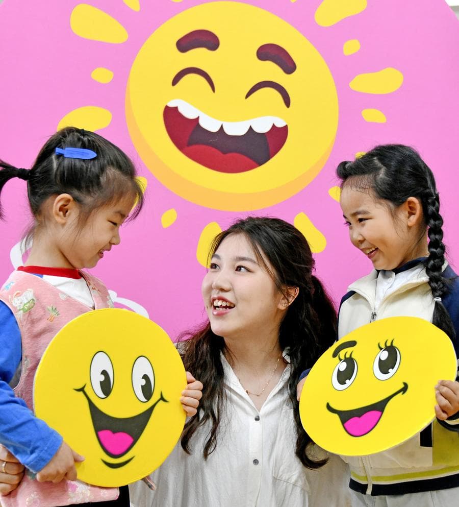 ส่งต่อ 'ยิ้มแย้ม' จากเด็กจีน ฉลองวันแห่งรอยยิ้มสากล