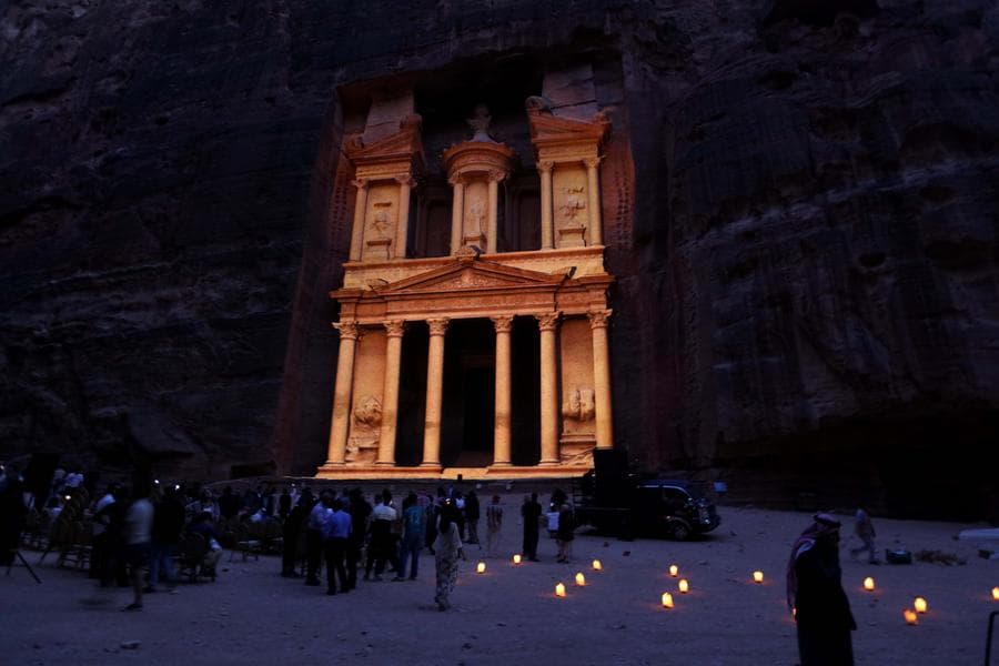 นทท.เยี่ยมชม 'เมืองเพตรา' มรดกยูเนสโกในจอร์แดน