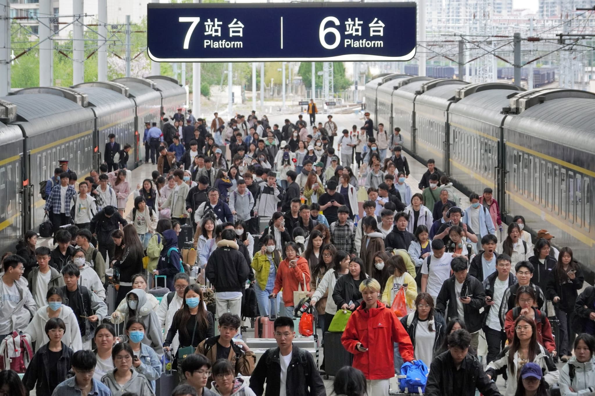 จีนเผยยอดโดยสาร 'รถไฟ' ช่วงหยุดวันแรงงาน รวม 151 ล้านครั้ง