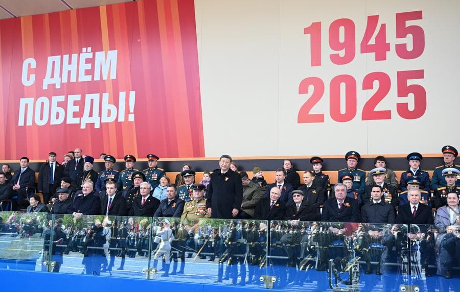 สีจิ้นผิงร่วมพิธีฉลอง 80 ปี 'วันแห่งชัยชนะ' ในรัสเซีย