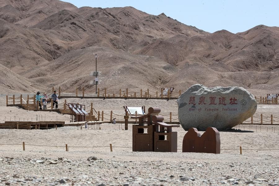 ท่องเที่ยว 'ตุนหวง' เริ่มคึกคัก รับฤดูร้อนมาเยือนกานซู่