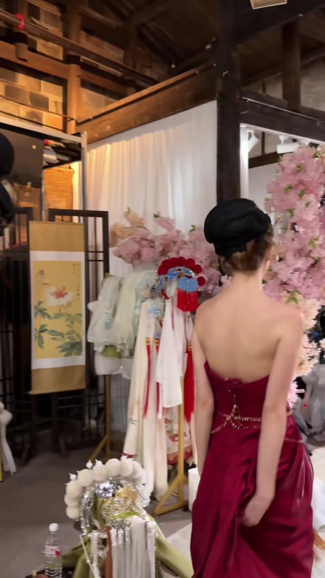 นทท.ต่างชาติตะลึง โชว์ 'เปลี่ยนหน้ากากงิ้ว' ไวดุจสายฟ้าในเจียงซี