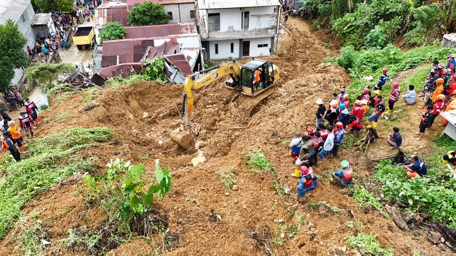 เมืองในอินโดฯ เจอ 'น้ำท่วม-ดินถล่ม' หลังฝนตกหนัก
