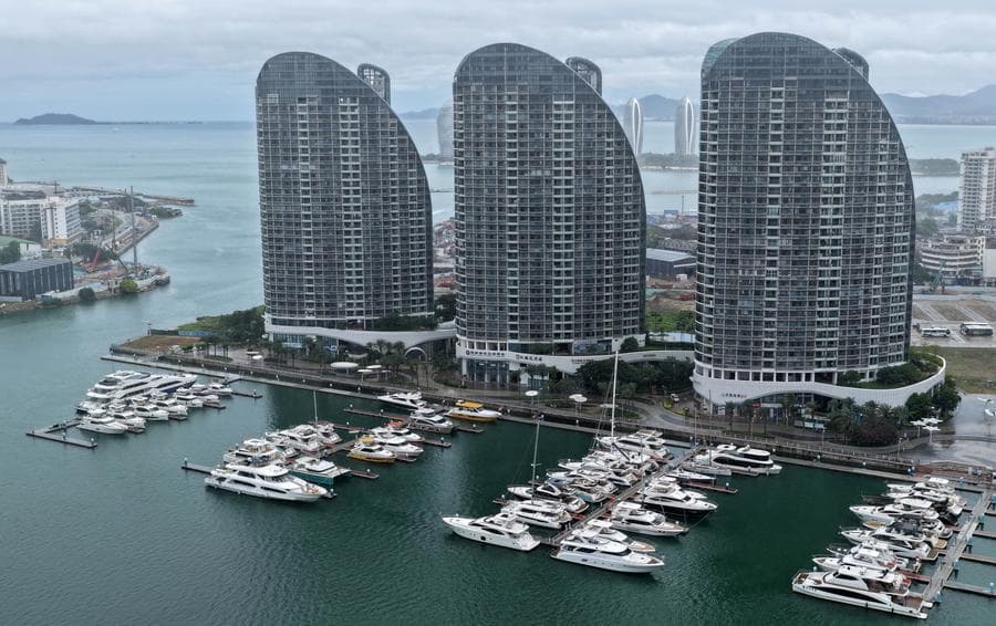 กู้ภัยจีนช่วยอพยพลูกเรือ 12 รายกลางทะเล ขณะไต้ฝุ่น 'หวู่ติ๊บ' เคลื่อนเข้าใกล้ไหหลำ