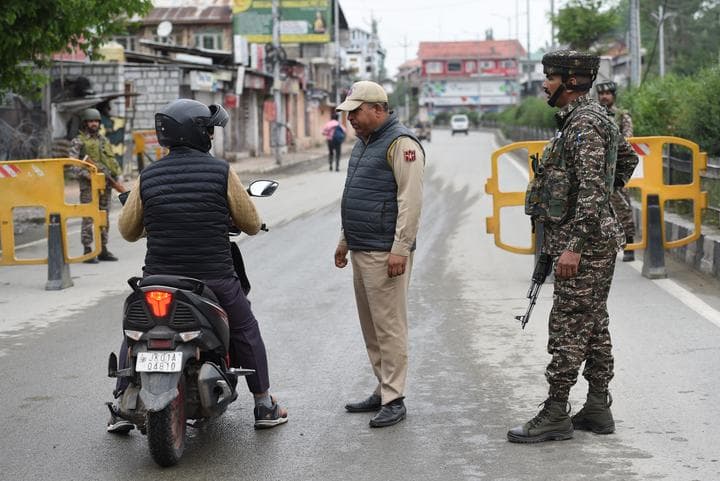กองทัพอินเดียยืนยัน 'สูญเสียเครื่องบินรบ' ในการปะทะกับปากีสถาน