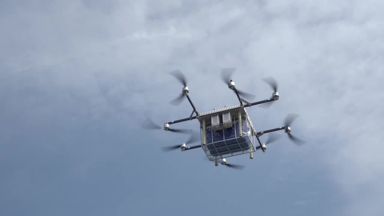 โดรนบินส่ง 'อุปกรณ์การแพทย์' ฉุกเฉินในเซี่ยงไฮ้