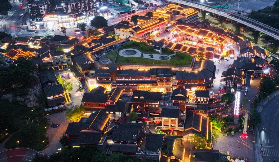 สัมผัสมนต์เสน่ห์ยามเย็น 'เมืองโบราณฉือชี่โข่ว' เก่าแก่พันปีในฉงชิ่ง