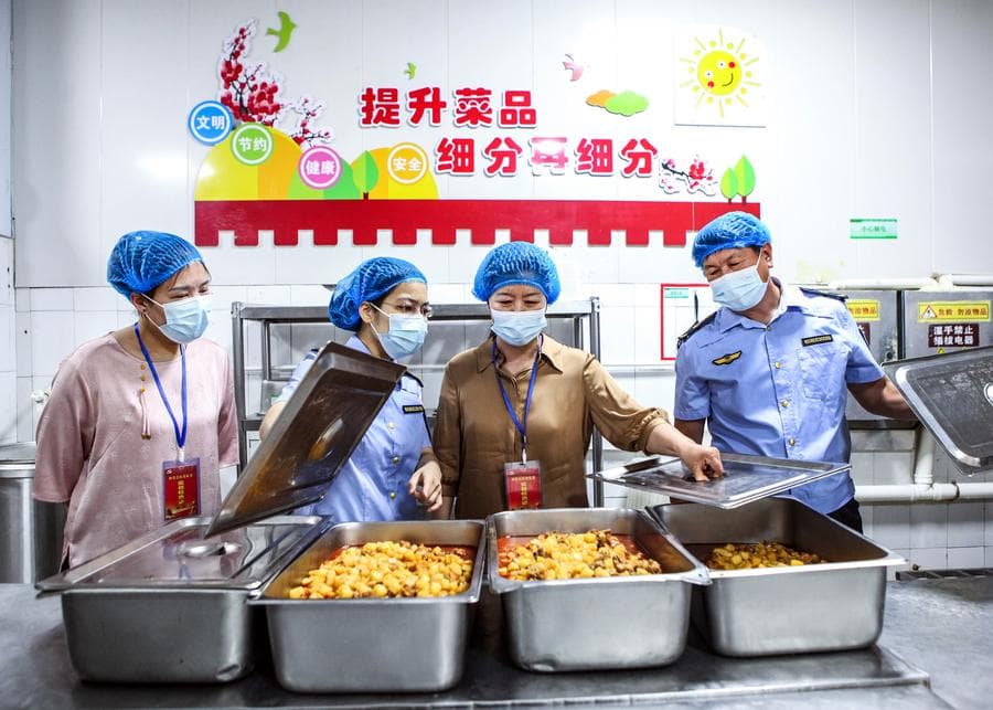 หลายพื้นทั่วจีนเตรียมพร้อมดูแล 'เด็กสอบเกาเข่า' ราบรื่น