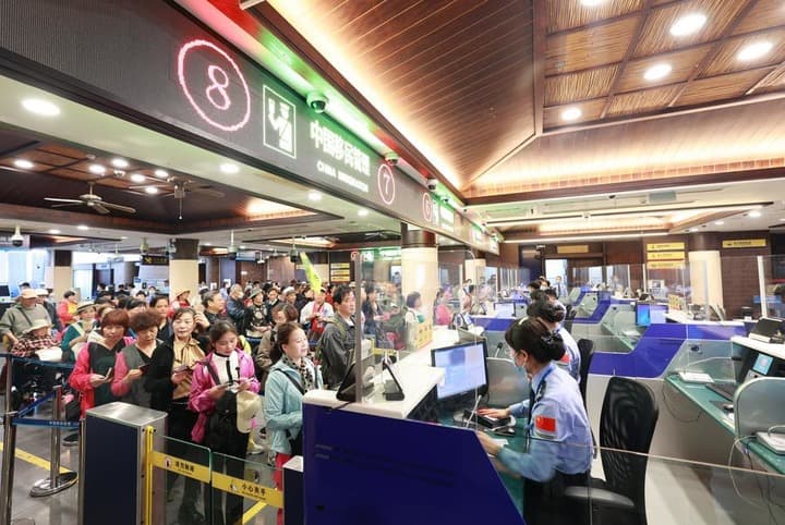 ท่าเรือการค้าเสรีไหหลำ ยกระดับพิธีศุลกากร สร้างโอกาสให้ทั่วโลก