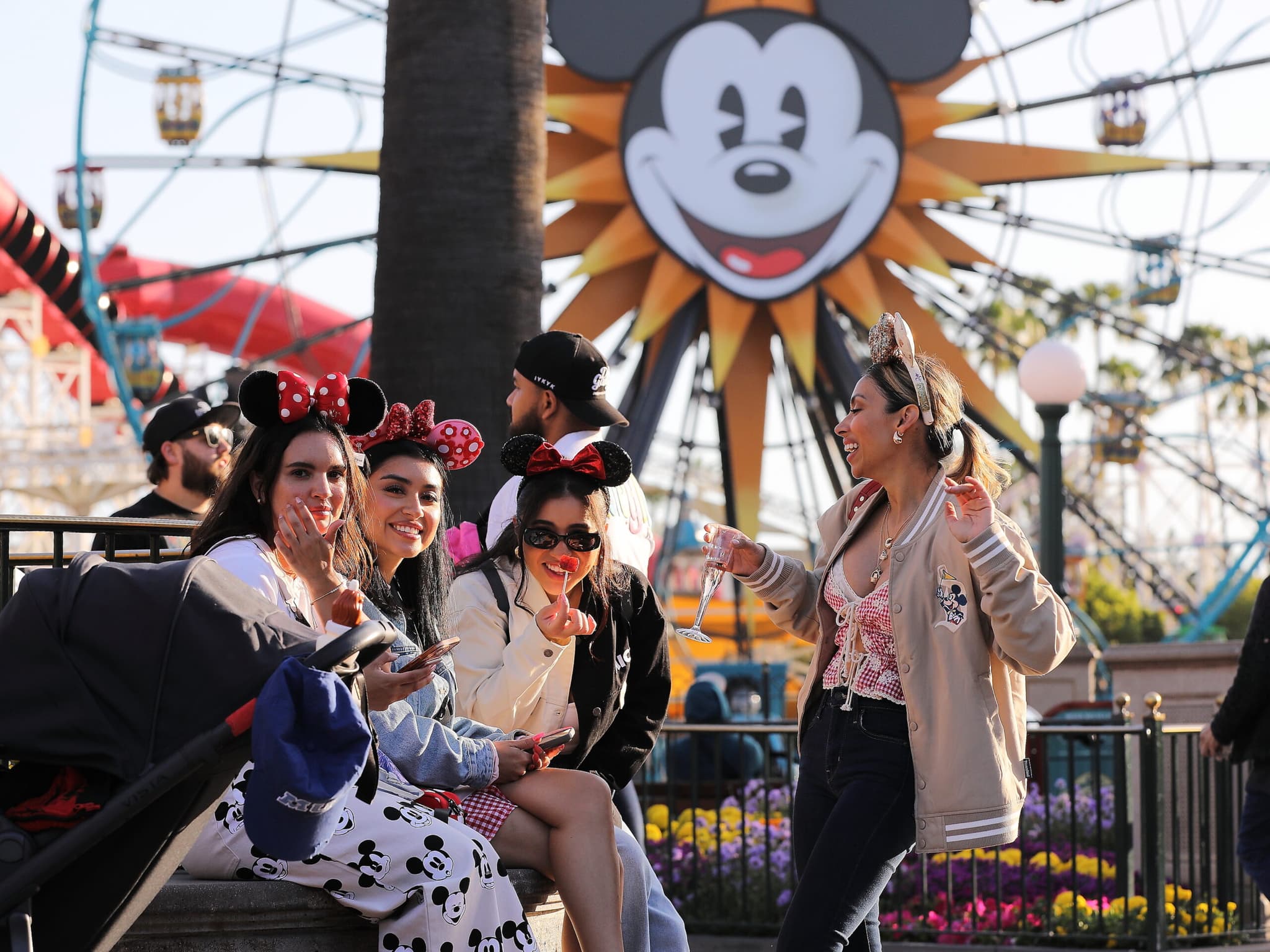 ดิสนีย์' เตรียมเลิกจ้างพนักงานหลายร้อยคนทั่วโลก