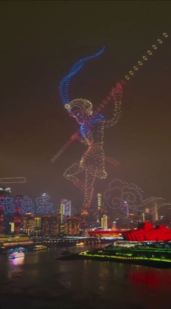 สีสันโชว์ 'โดรน' หลายพันลำ ฉลองวันเด็กสากลในฉงชิ่ง