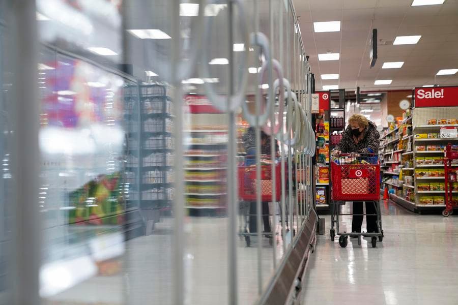 รายงานชี้ 'ภาษีทรัมป์' สะเทือนกระเป๋าตังค์ ชาวอเมริกันวางแผนใช้จ่ายน้อยลง