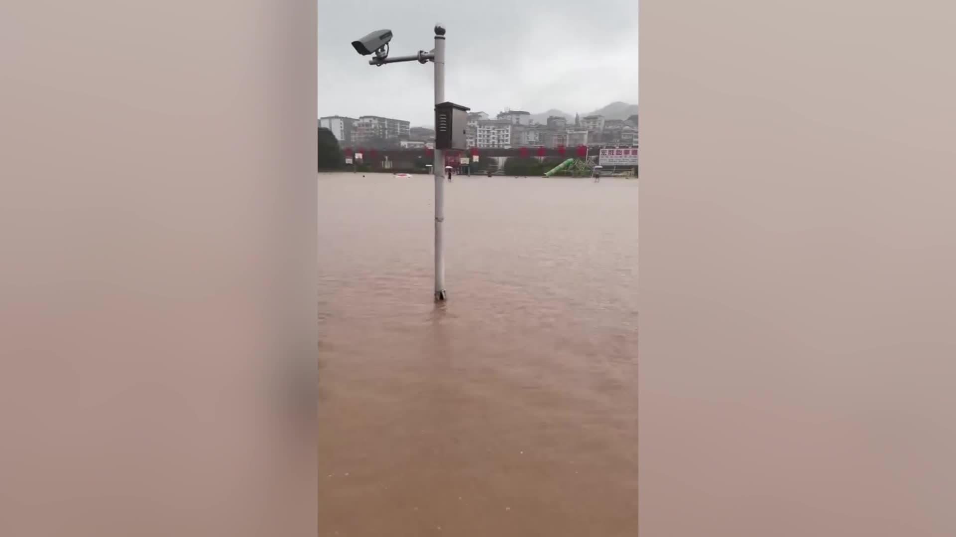 ยืนยันดับ 3 ราย เหตุน้ำท่วม 'โรงจอดรถใต้ดิน' ในหูหนา