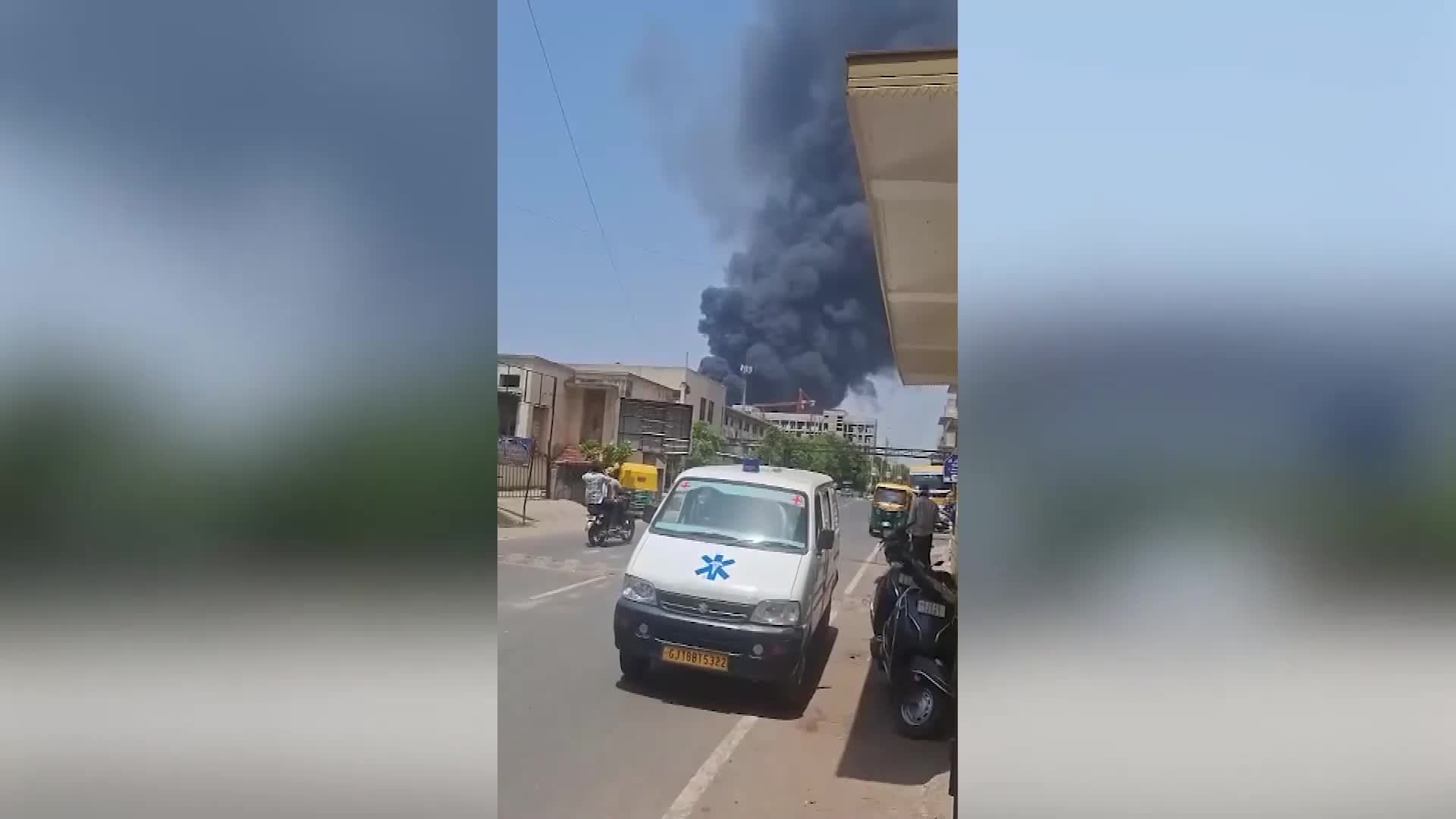 เครื่องบิน 'แอร์อินเดีย' มุ่งหน้าลอนดอน พร้อม 242 ชีวิต พุ่งตกใกล้สนามบินในคุชราฏ