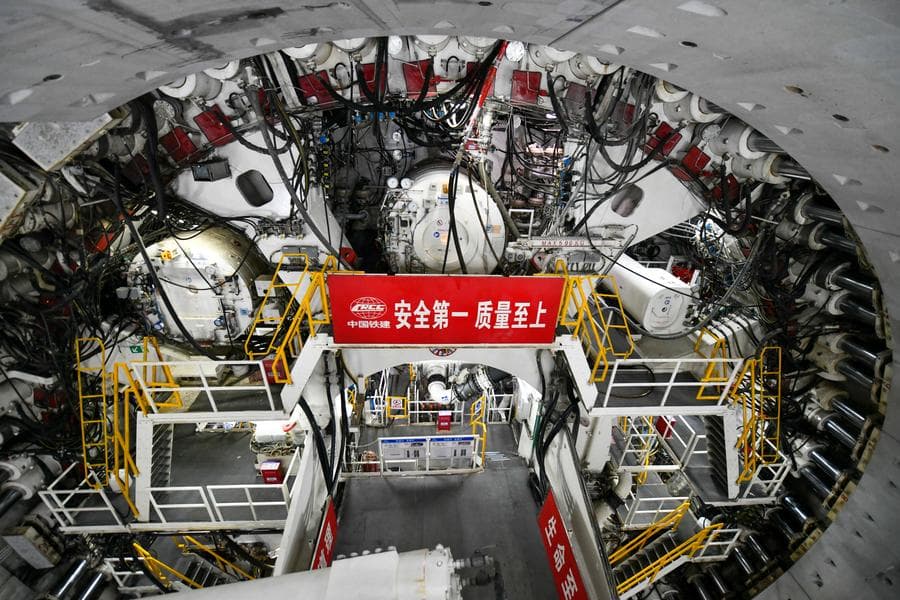 หนอนยักษ์ช่วยขุดเจาะ 'อุโมงค์ลอดแม่น้ำเหลือง' สำเร็จในจี่หนาน