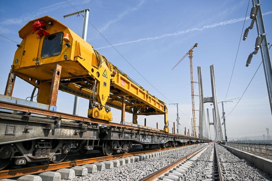 งานวางราง 'สะพานทางรถไฟเร็วสูง' ในมองโกเลียในเสร็จสิ้น