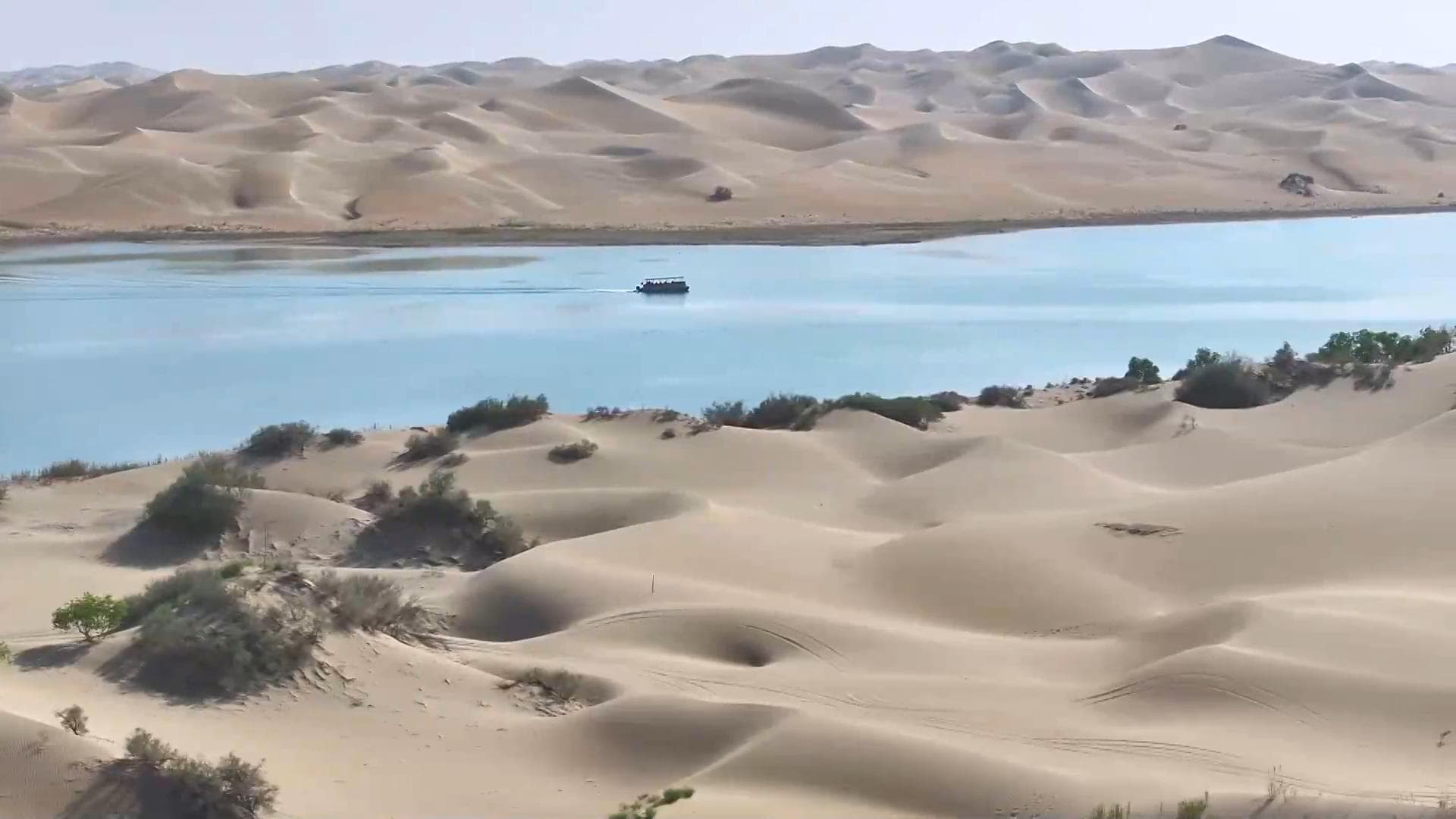 ล่อง 'ทะเลสาบหลัวปู้' ชมเนินทรายในซินเจียง