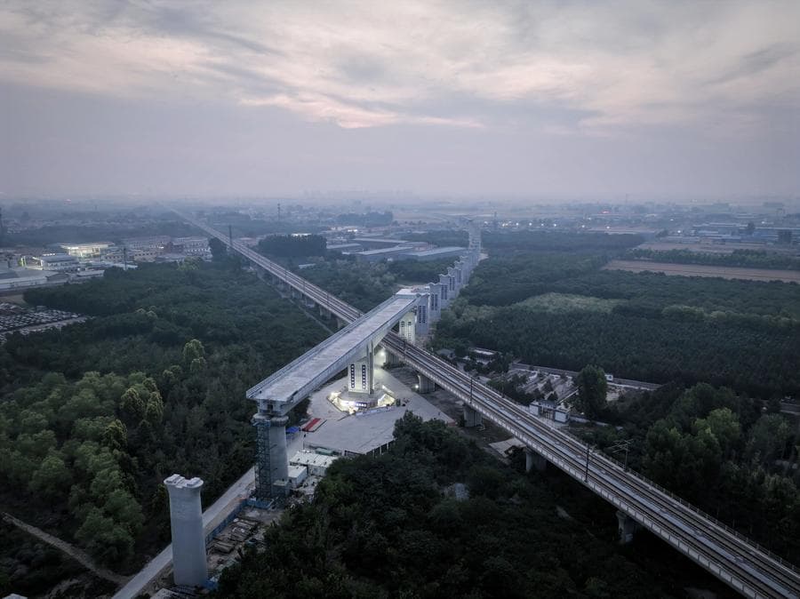 งานหมุน 'สะพานม้าเหล็กเร็วสูง' สำเร็จตามแผนในเหอเป่ย